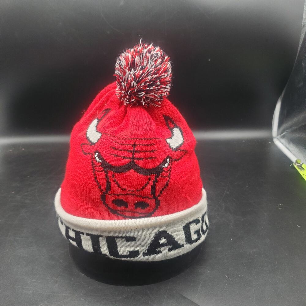 Chicago Bulls Knit Beanie Hat Pom Pom Red Black White BMO NBA Winter Cap OSFM
